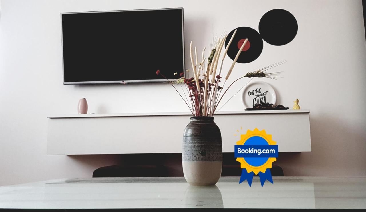 Cozy Apartament 3 Min To Subway 24H7 Check In Popesti-Leordeni Ngoại thất bức ảnh